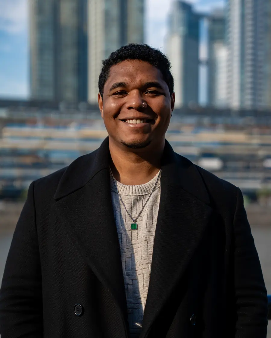 Retrato de Lucas Carneiro sorrindo
